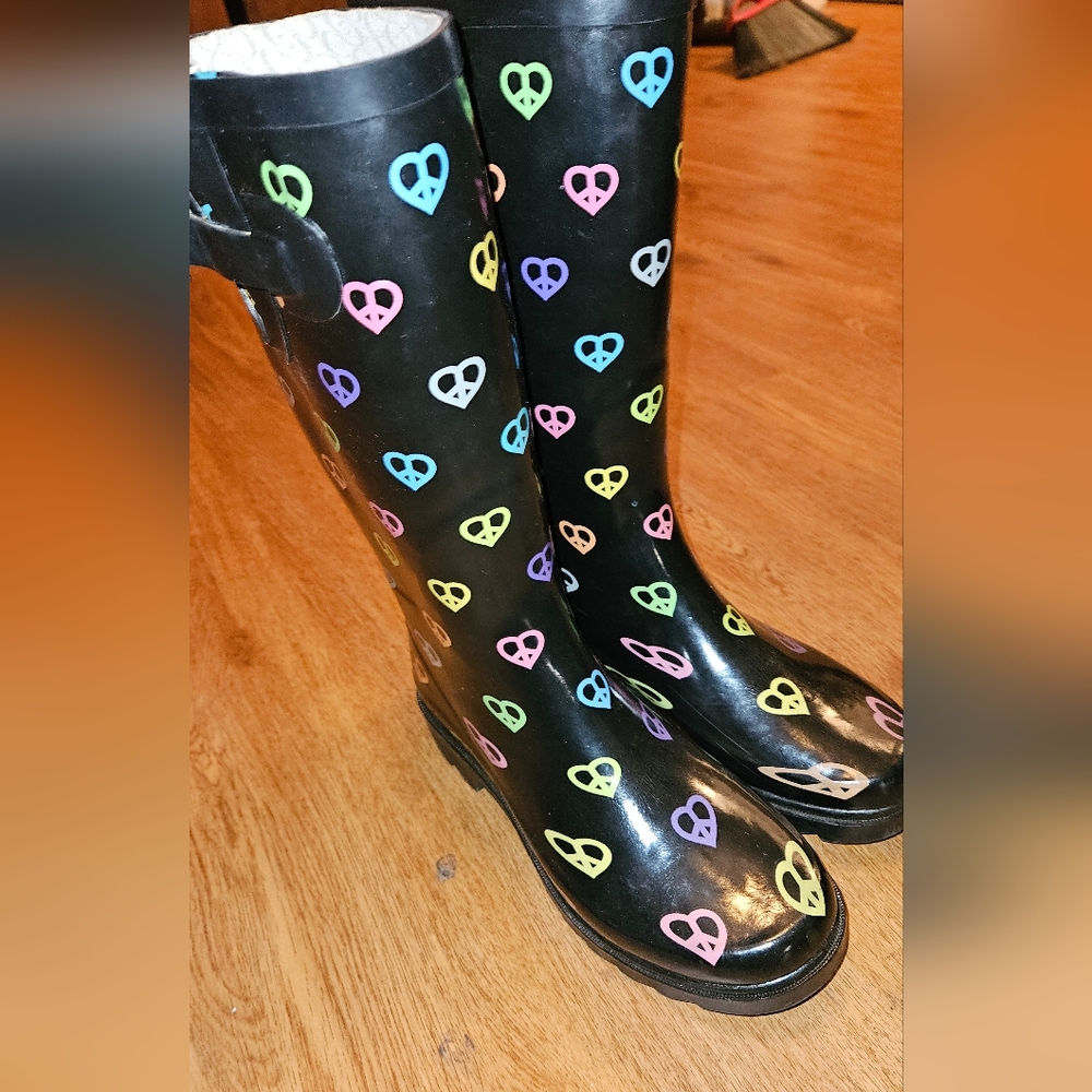 Chooka Signature Womens Peace 'N' Hearts Rain boots SZ 7